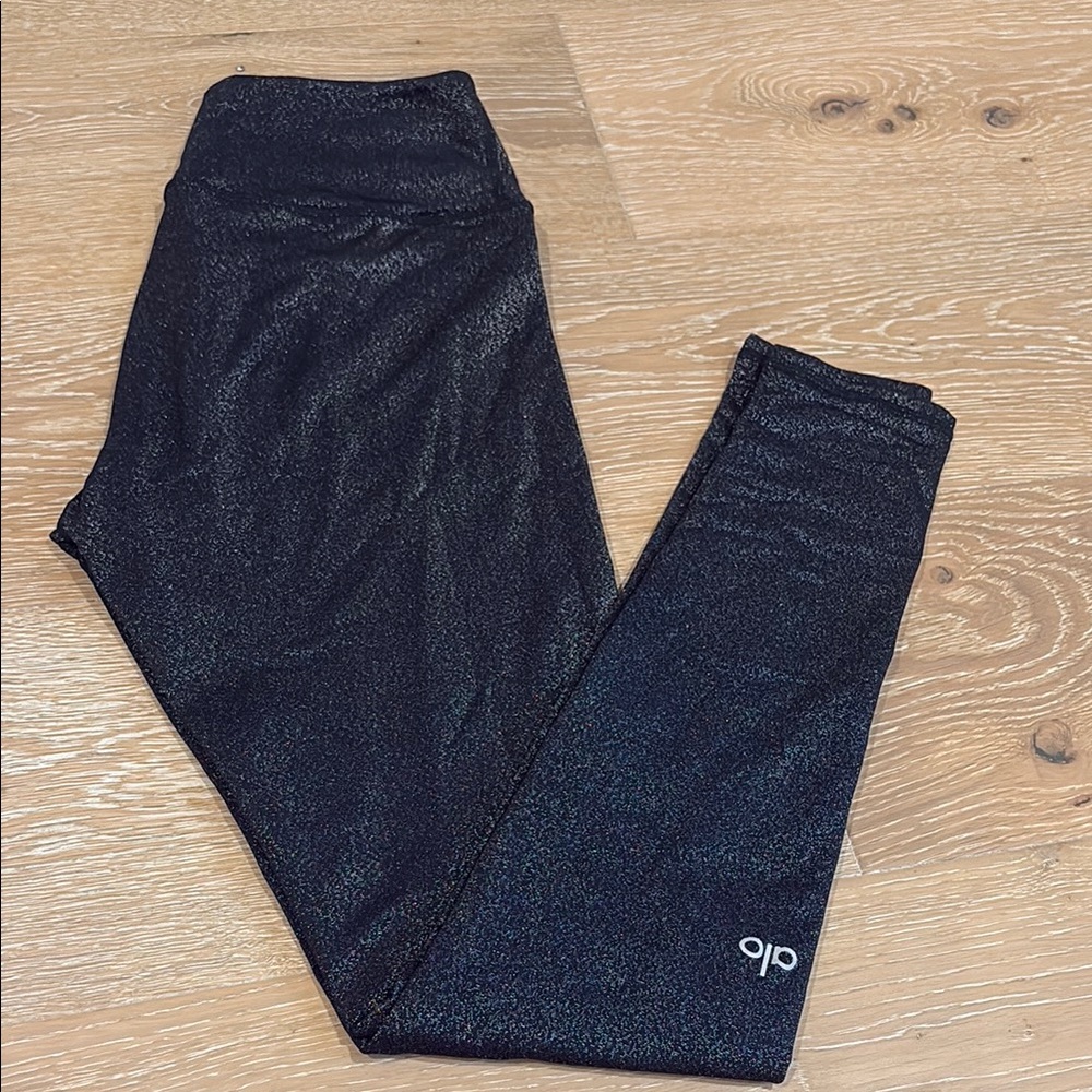 Black Women's leggings by ALO Yoga size S
Black